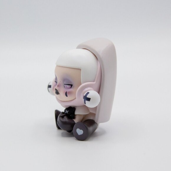 Popmart Skullpanda Ancient Castle Series: The Nurse - Picture 5 of 8